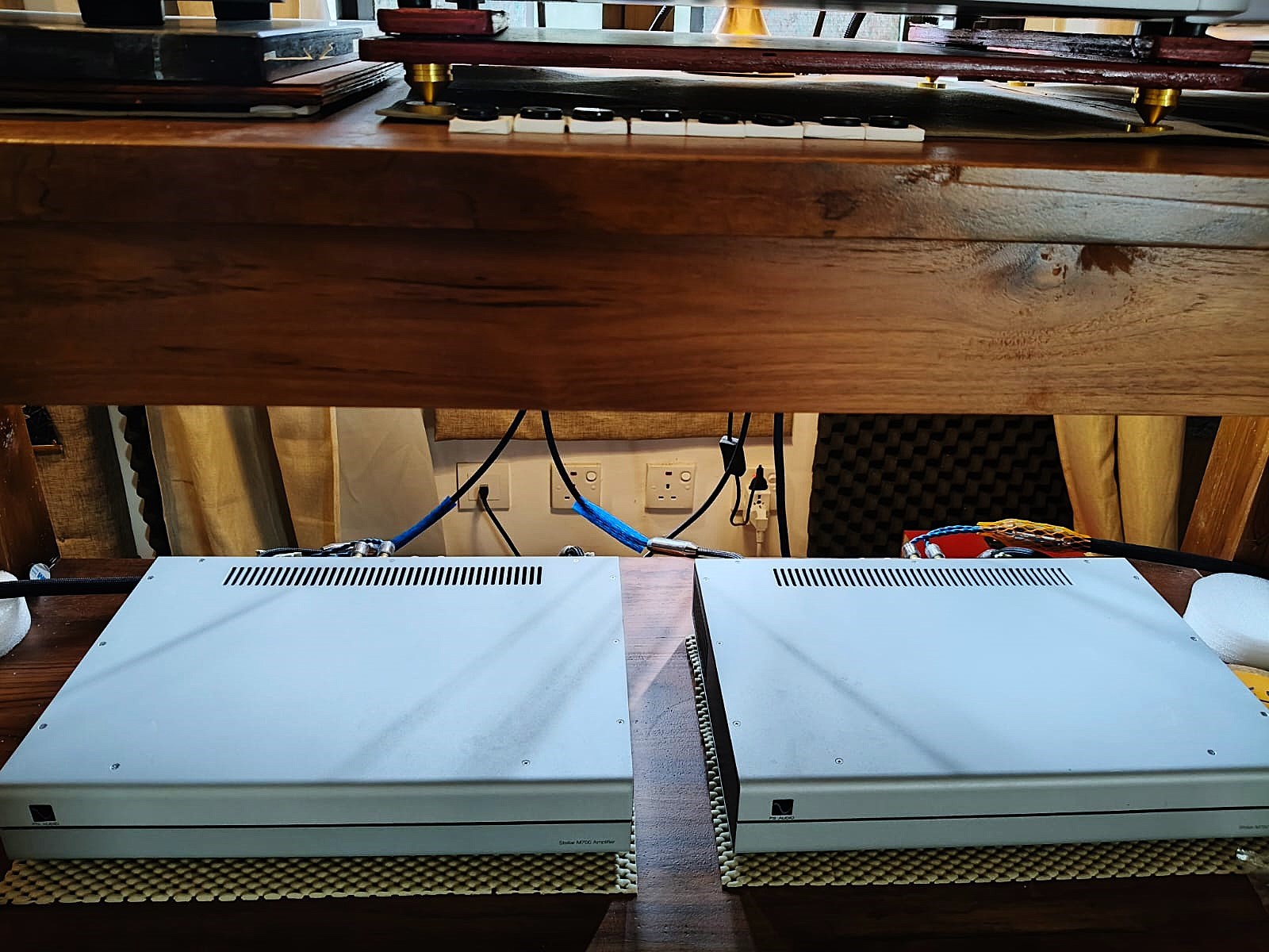 PS Audio Stellar M700 monoblock power amplifier