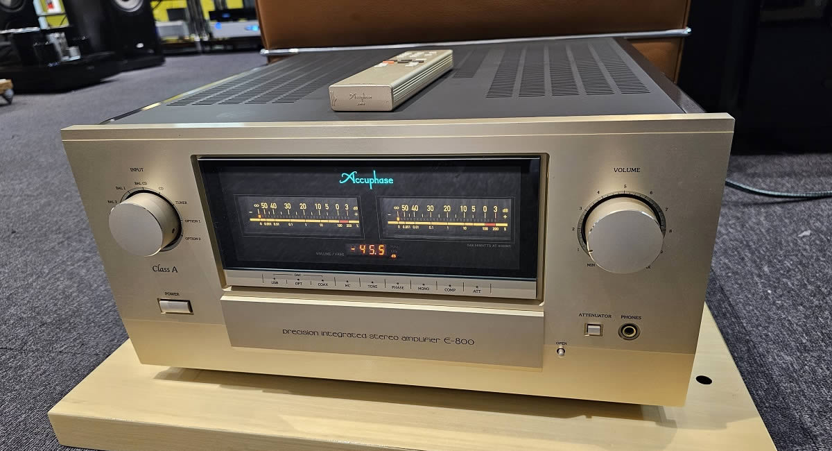 Accuphase E800 