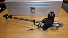 Acoustical Systems Aquilar reference tonearm