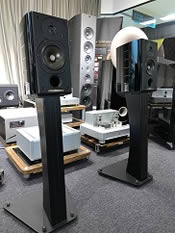 Sonus Faber Concertino Domus with matching stands