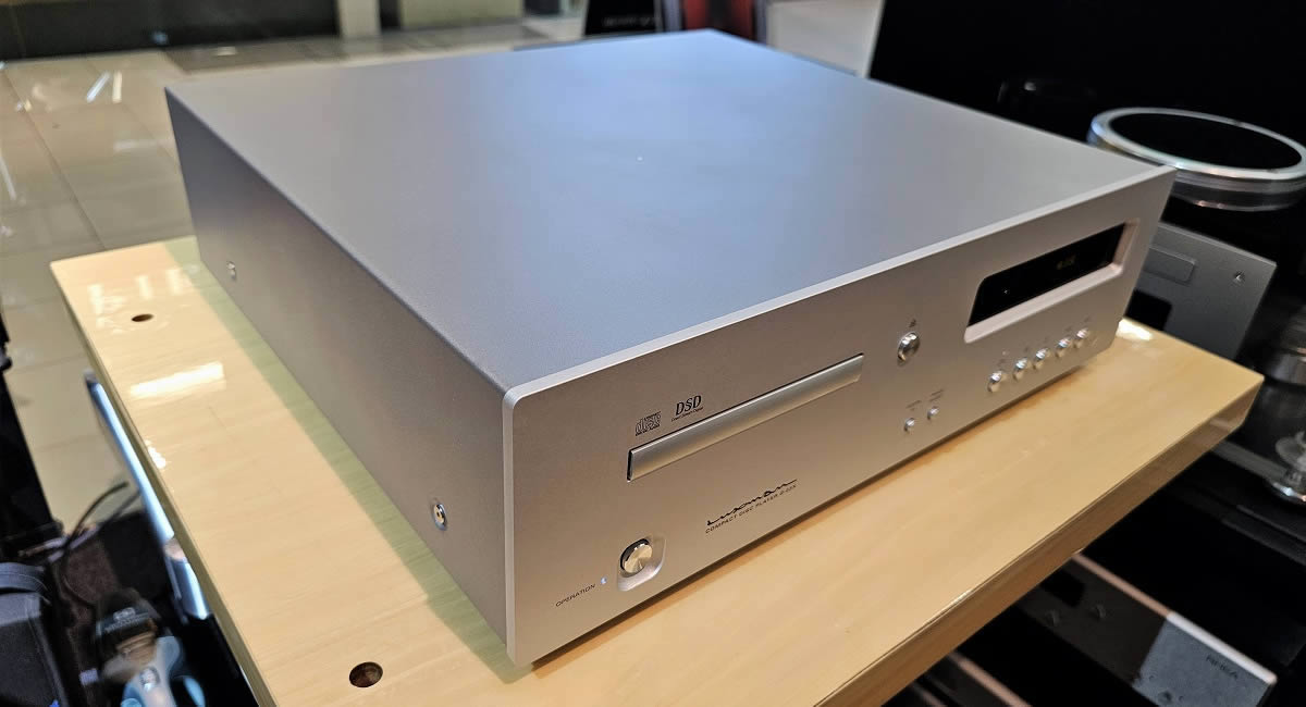 Luxman D-03X CD Player/DAC