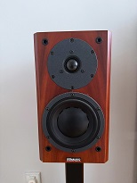 Dynaudio Focus 110 with stands