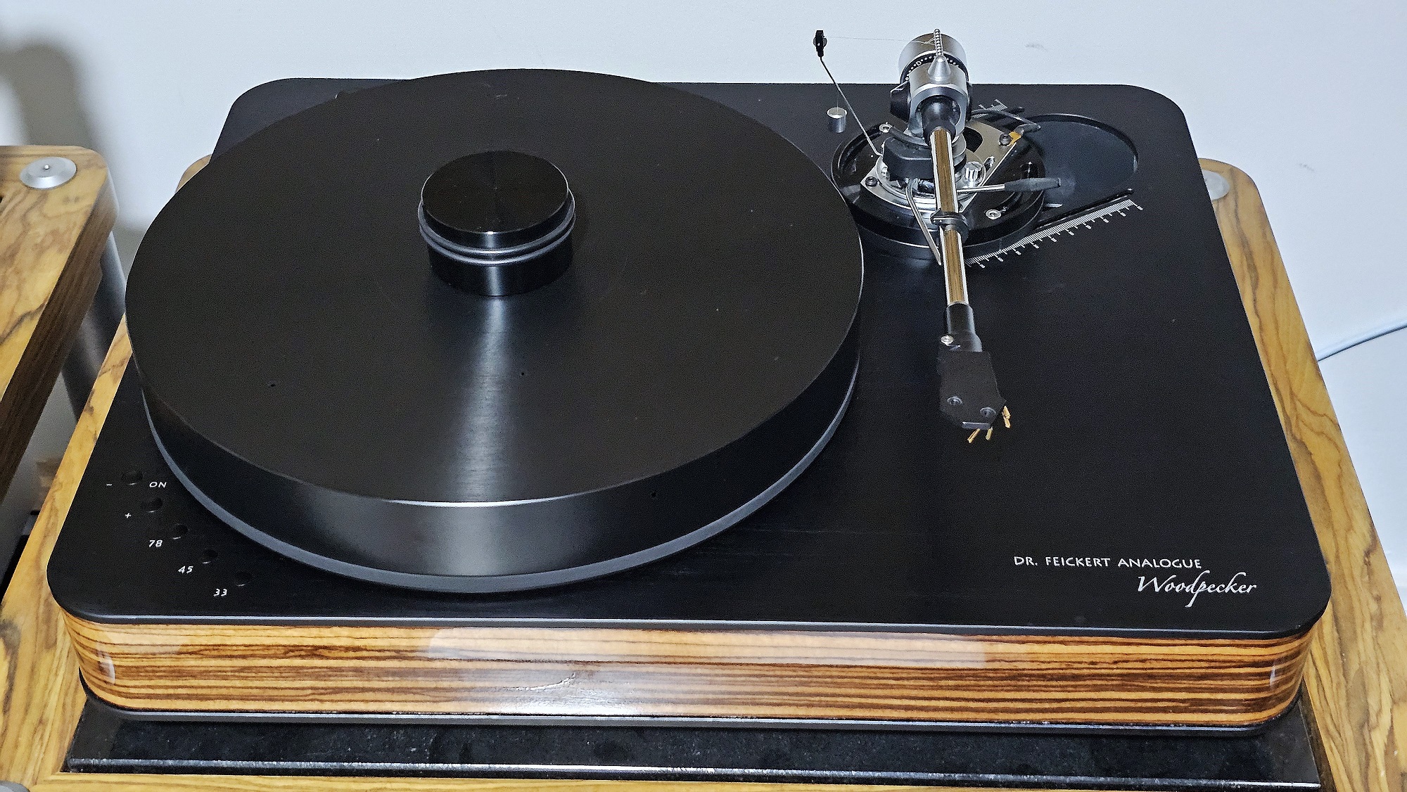 Dr. Feickert Analogue Woodpecker Turntable