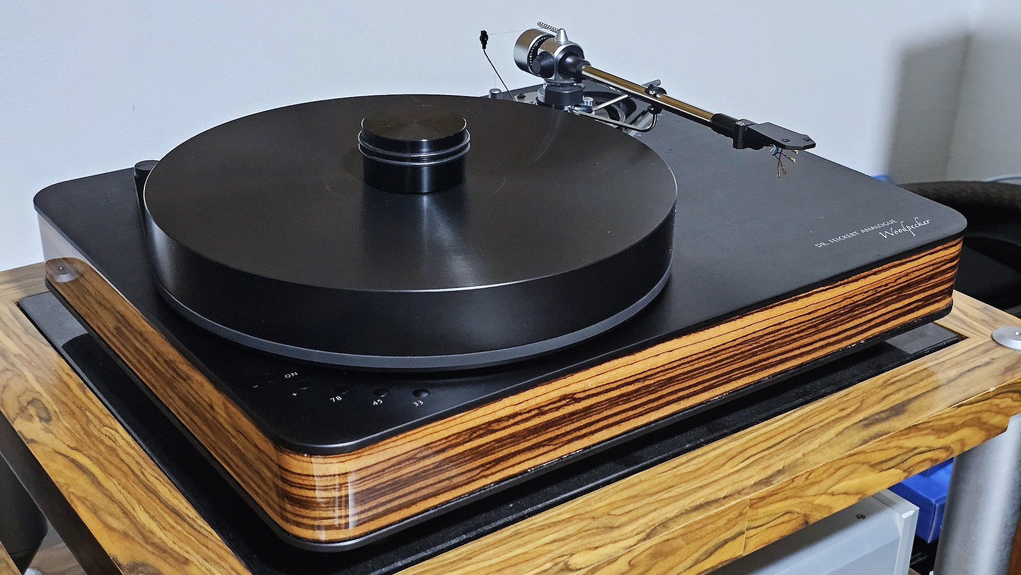 Dr. Feickert Analogue Woodpecker Turntable