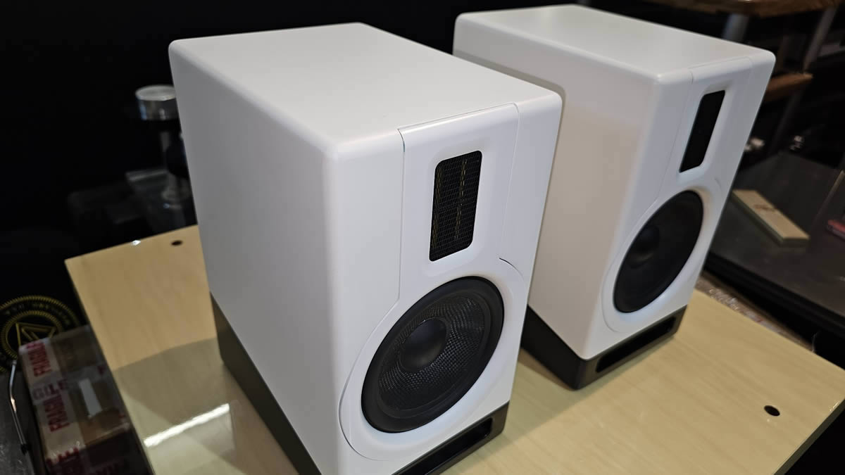 Scansonic MK-5 stand-mounted speakers