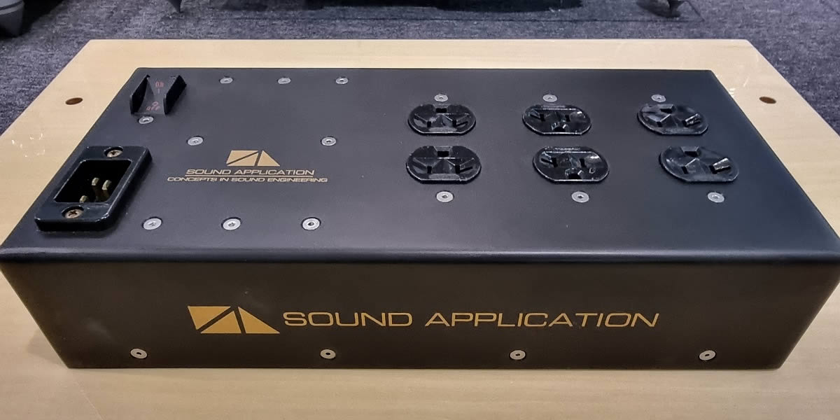 Sound Application RLS-240 power conditioner